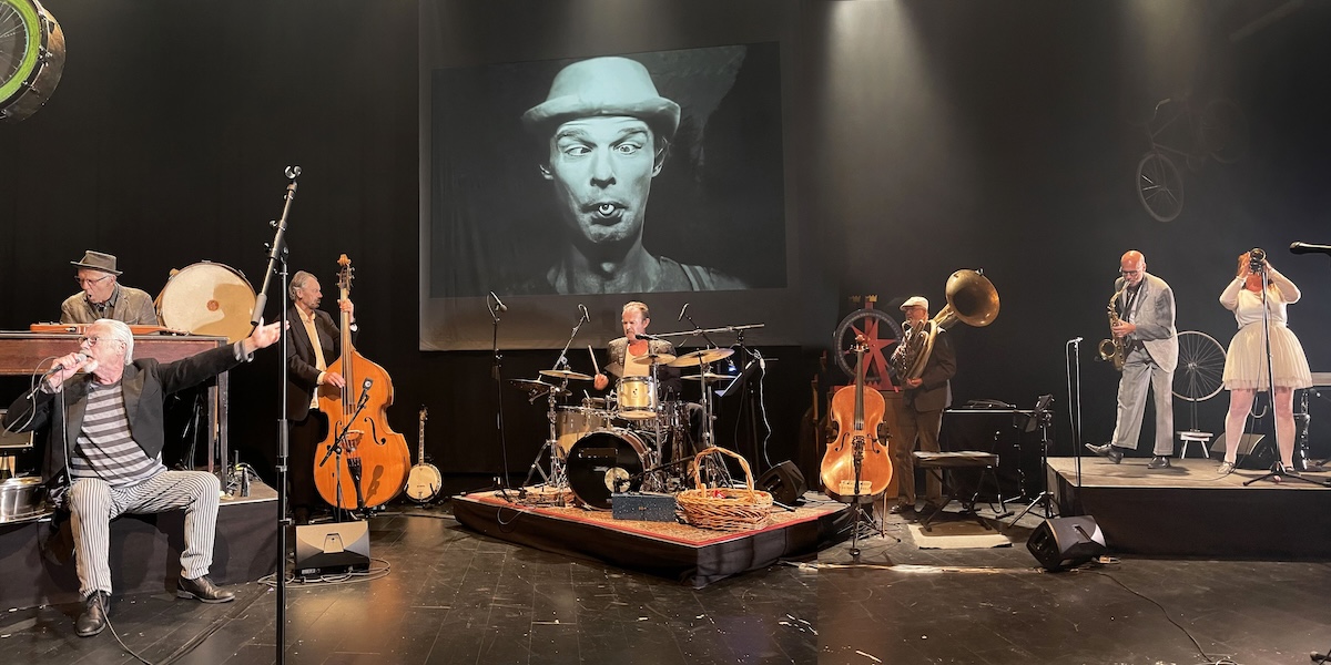 T.O.M.W:s orkester ger MISSNÖJESFÄLT - ännu en kärleksförklaring Bild