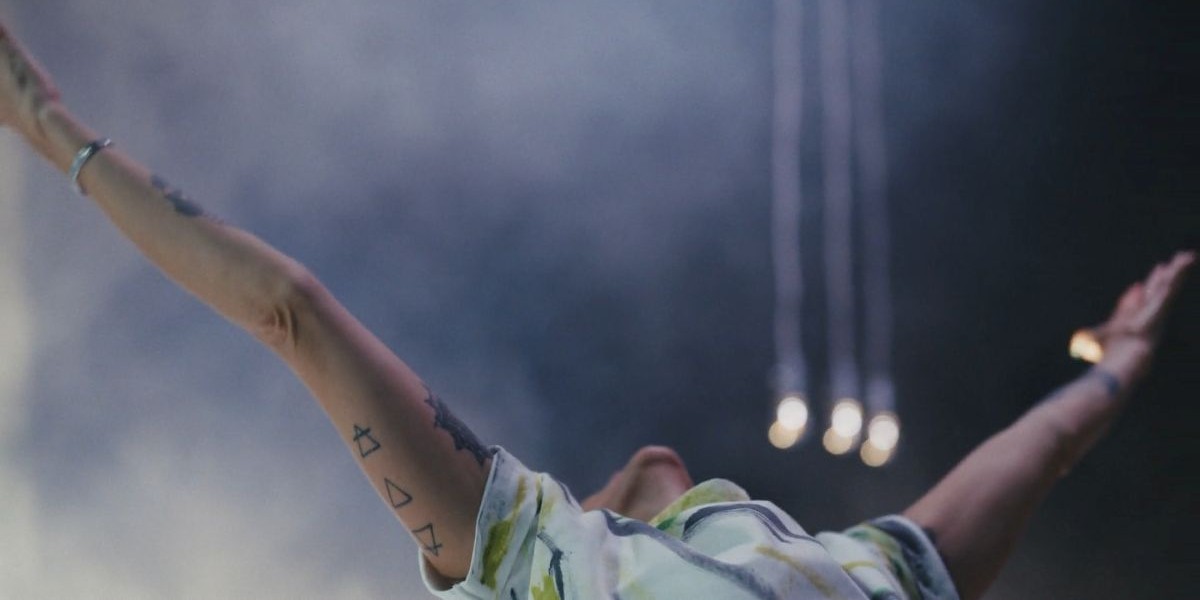 Joanna Is Skywalking Bild